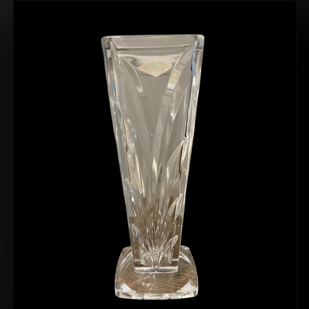 Shannon Elegant Crystal Vase - Picture 9 of 9